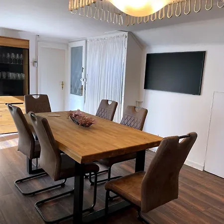 Apartment Premium Komfortwohnung Mit Balkon 120 Qm Und 2 Schlafzimmern Im Zentrum