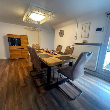 Premium Komfortwohnung Mit Balkon 120 Qm Und 2 Schlafzimmern Im Zentrum