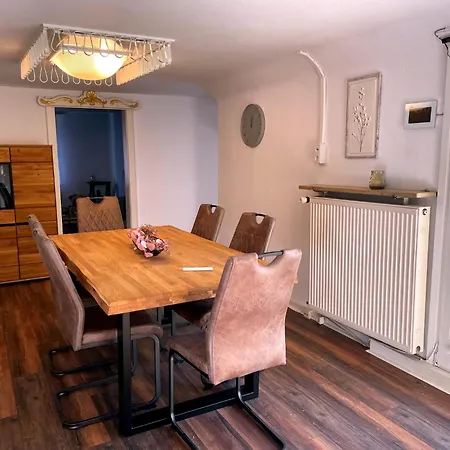 Apartment Premium Komfortwohnung Mit Balkon 120 Qm Und 2 Schlafzimmern Im Zentrum