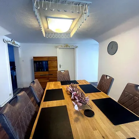Premium Komfortwohnung Mit Balkon 120 Qm Und 2 Schlafzimmern Im Zentrum *