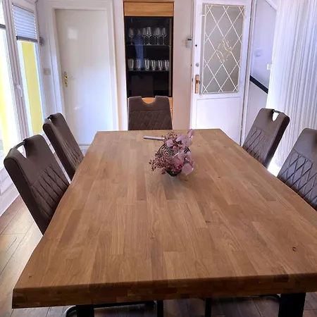 Premium Komfortwohnung Mit Balkon 120 Qm Und 2 Schlafzimmern Im Zentrum Apartment *