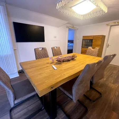 Apartment Premium Komfortwohnung Mit Balkon 120 Qm Und 2 Schlafzimmern Im Zentrum *