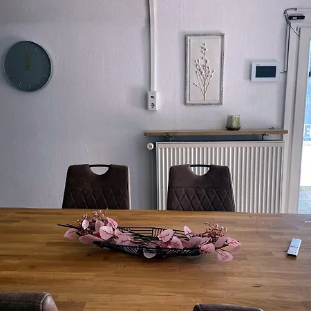 Premium Komfortwohnung Mit Balkon 120 Qm Und 2 Schlafzimmern Im Zentrum