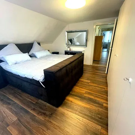 Premium Komfortwohnung Mit Balkon 120 Qm Und 2 Schlafzimmern Im Zentrum