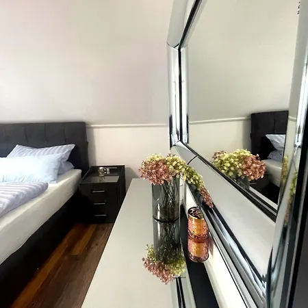 Premium Komfortwohnung Mit Balkon 120 Qm Und 2 Schlafzimmern Im Zentrum شقة