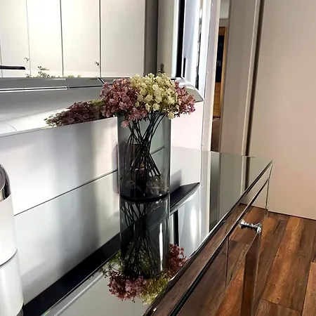 Premium Komfortwohnung Mit Balkon 120 Qm Und 2 Schlafzimmern Im Zentrum شقة *