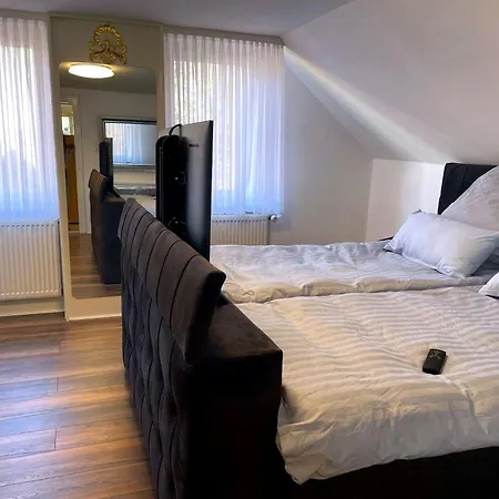 Apartment Premium Komfortwohnung Mit Balkon 120 Qm Und 2 Schlafzimmern Im Zentrum *