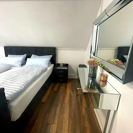 Premium Komfortwohnung Mit Balkon 120 Qm Und 2 Schlafzimmern Im Zentrum