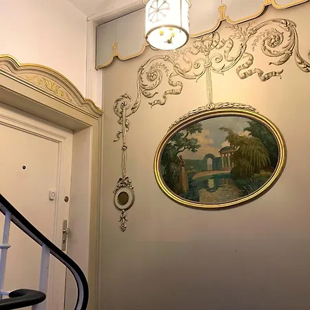 Premium Komfortwohnung Mit Balkon 120 Qm Und 2 Schlafzimmern Im Zentrum
