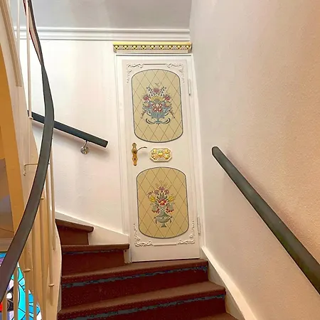 Premium Komfortwohnung Mit Balkon 120 Qm Und 2 Schlafzimmern Im Zentrum باد هازبرغ