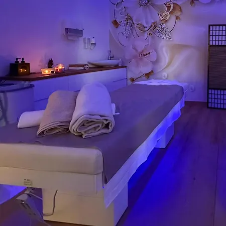 Premium Komfortwohnung Mit Balkon 120 Qm Und 2 Schlafzimmern Im Zentrum